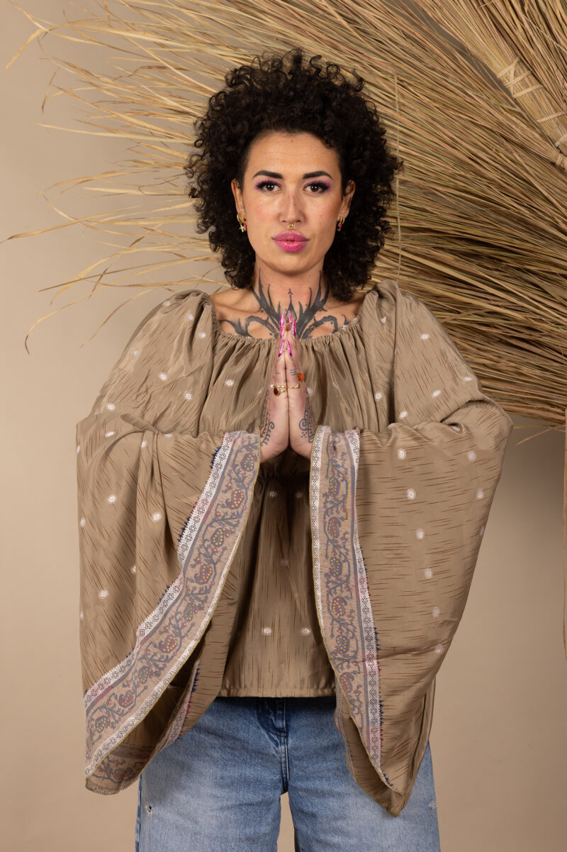 MQQ_0122-Q2 Top met klokmouwen S/M