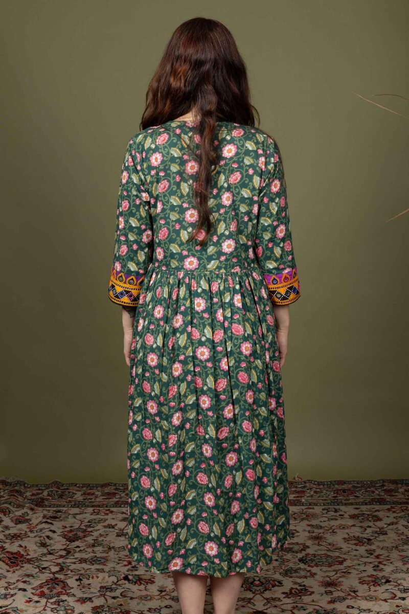 Embroidery dress ( M )