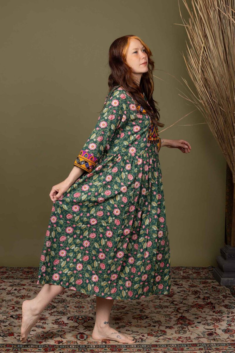 Embroidery dress ( M )