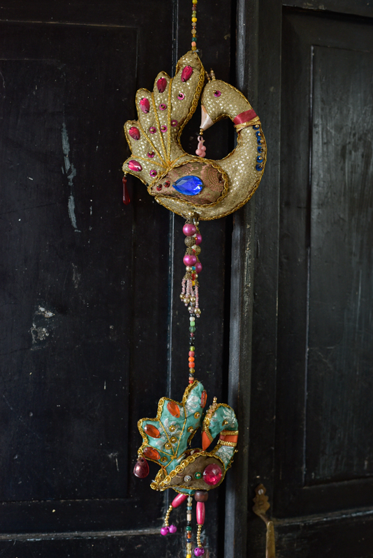 _DSC6694 Decoratieve Pauwenhanger